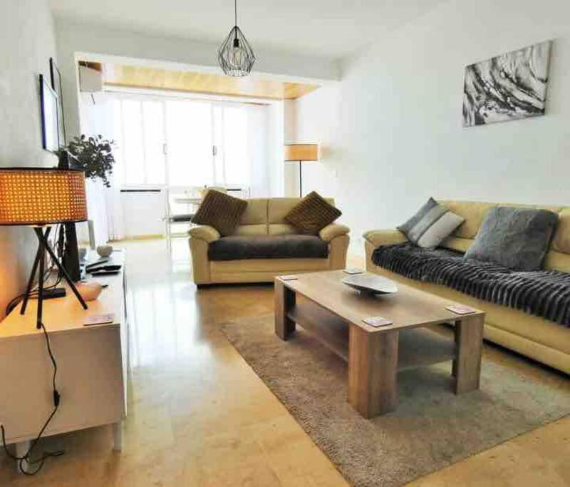 Lovely 2 Bedroom Apartment 2Nd Line To Beach 阿尔比尔 外观 照片