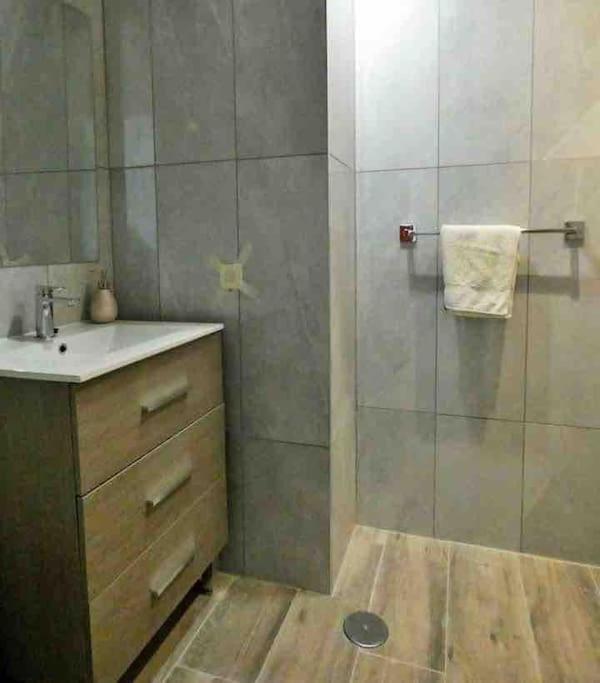 Lovely 2 Bedroom Apartment 2Nd Line To Beach 阿尔比尔 外观 照片